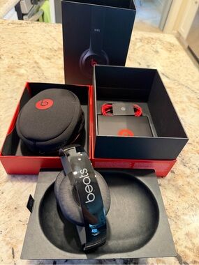 Beats by Dre Headphones Box in Gloss Black